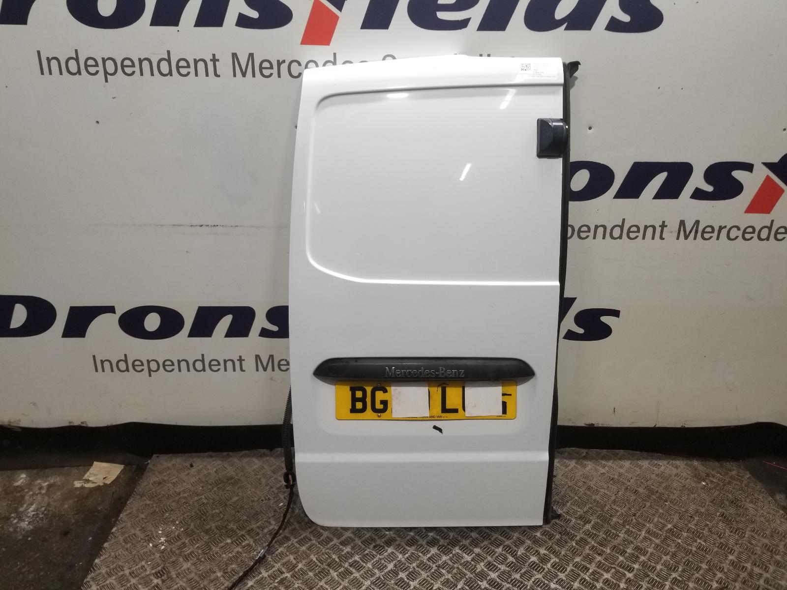 View Auto part L Rear Door Mercedes Vito 2020