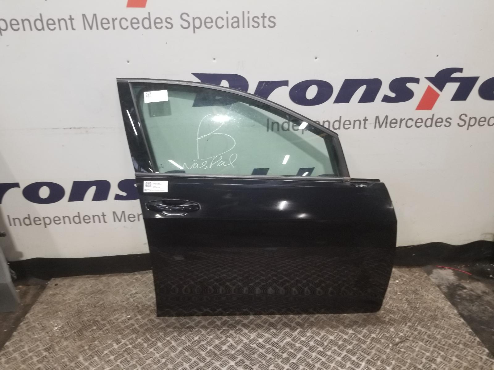 View Auto part R Front Door Volkswagen Golf 2017