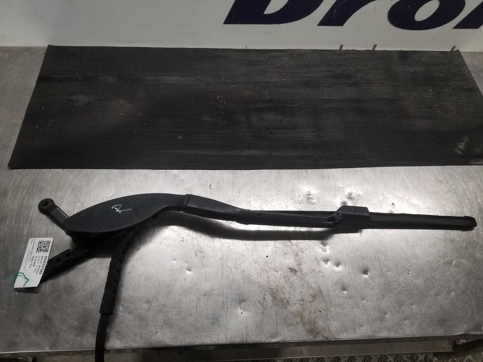 View Auto part Wiper Arm Mercedes E Class 2017
