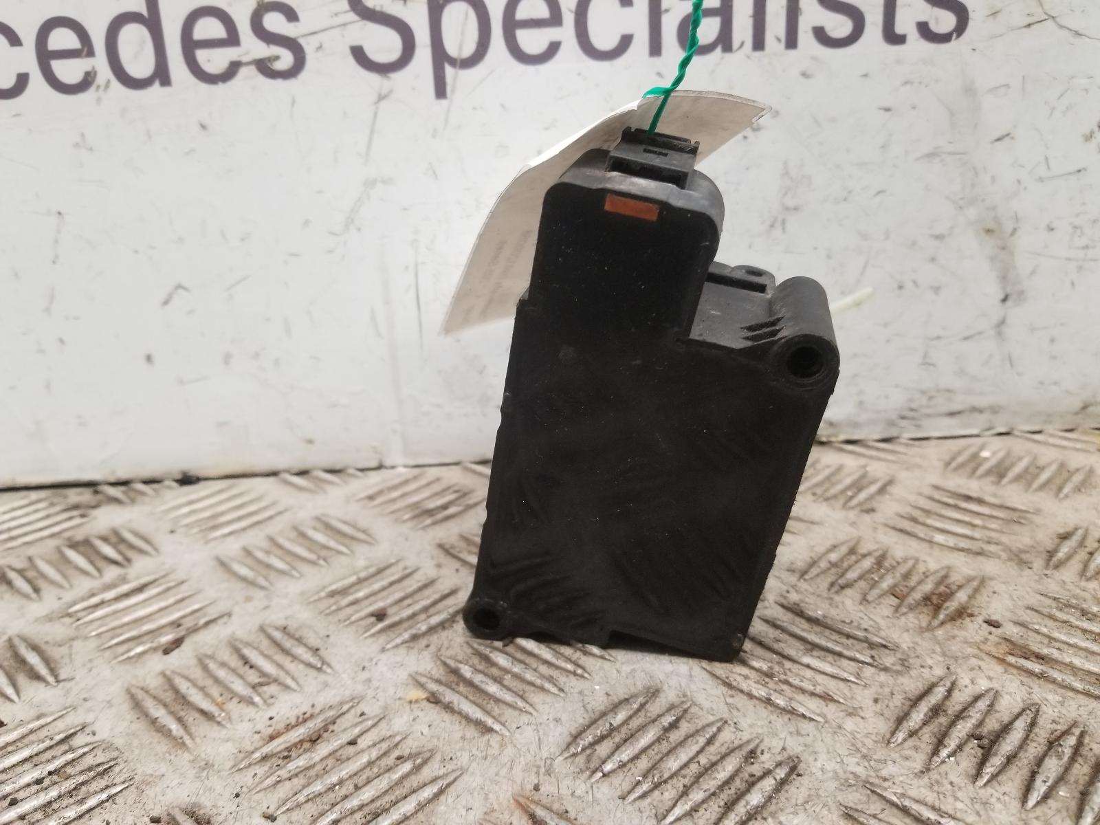 View Auto part VALVE BLOCK-ACT.SUSP Mercedes C Class 2017