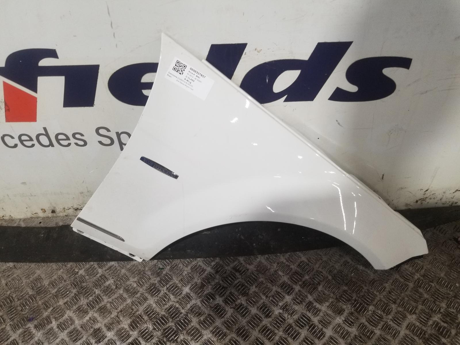 View Auto part R Wing Mercedes C Class 2012