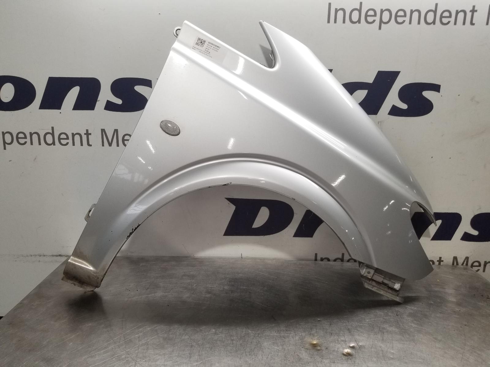 View Auto part R Wing Mercedes Vito 2010