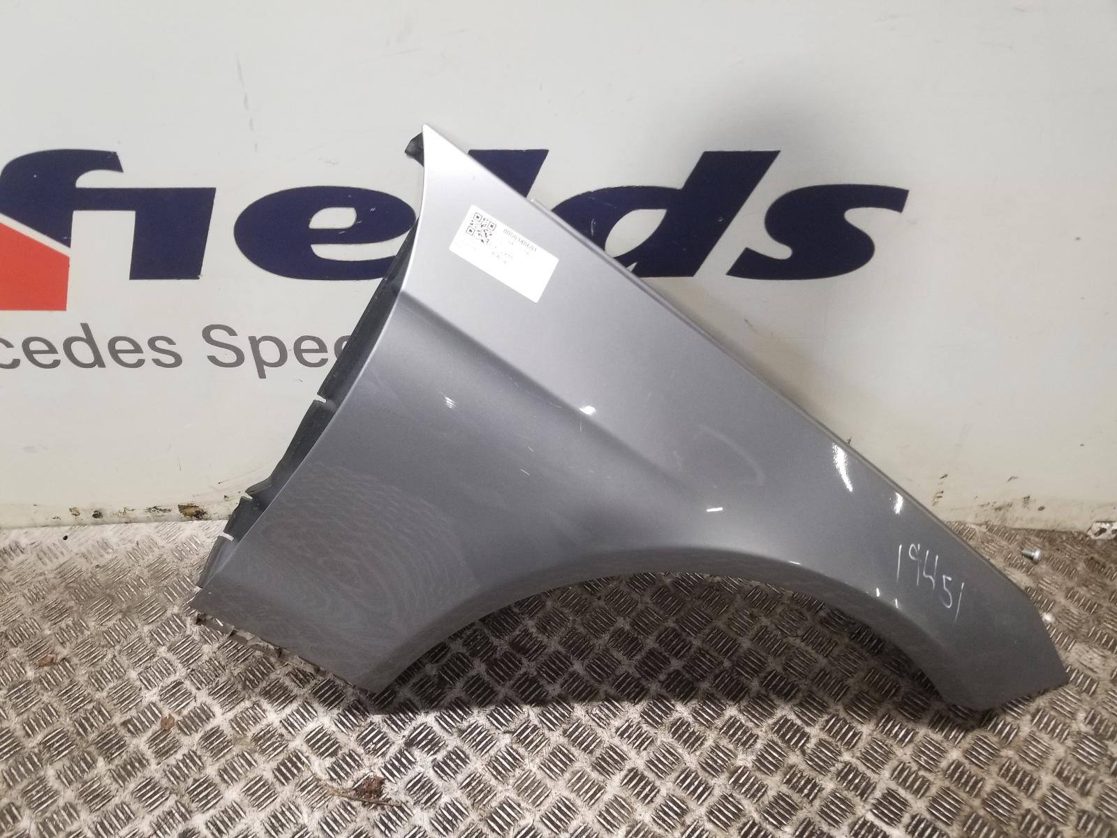 View Auto part R Wing Mercedes E Class 2015