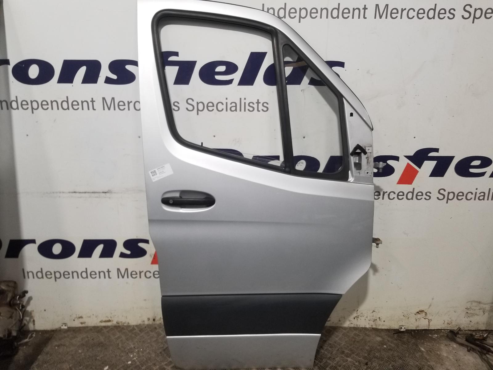 View Auto part R Front Door Mercedes Sprinter 2019