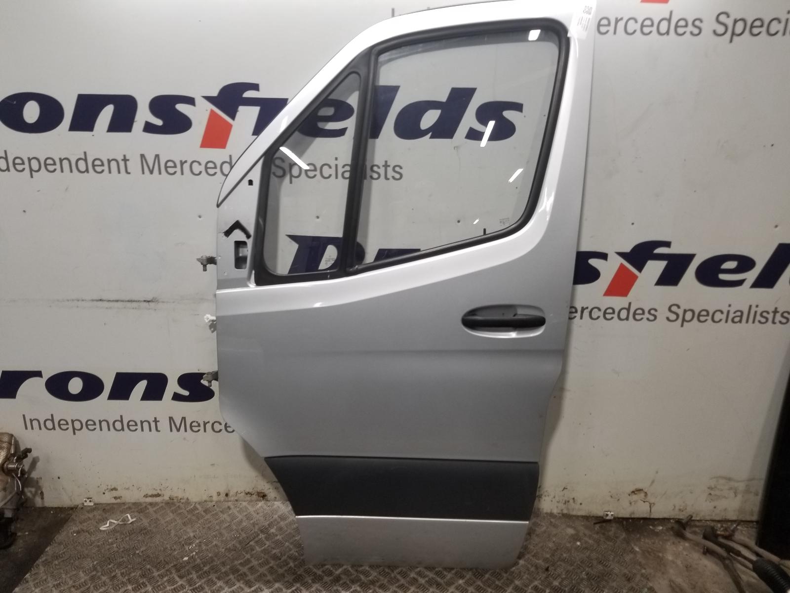 View Auto part L Front Door Mercedes Sprinter 2019