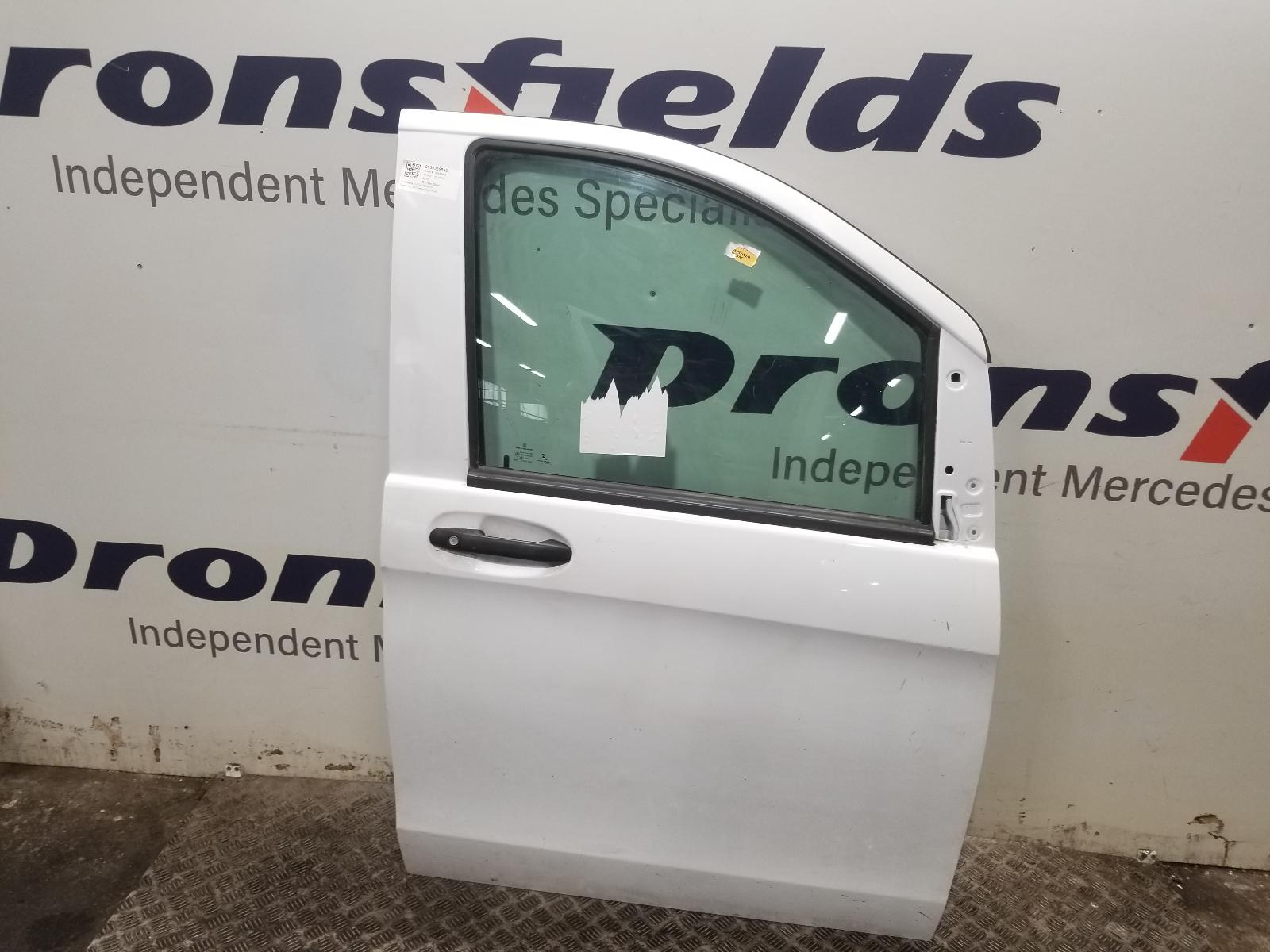 View Auto part R Front Door Mercedes Vito 2021