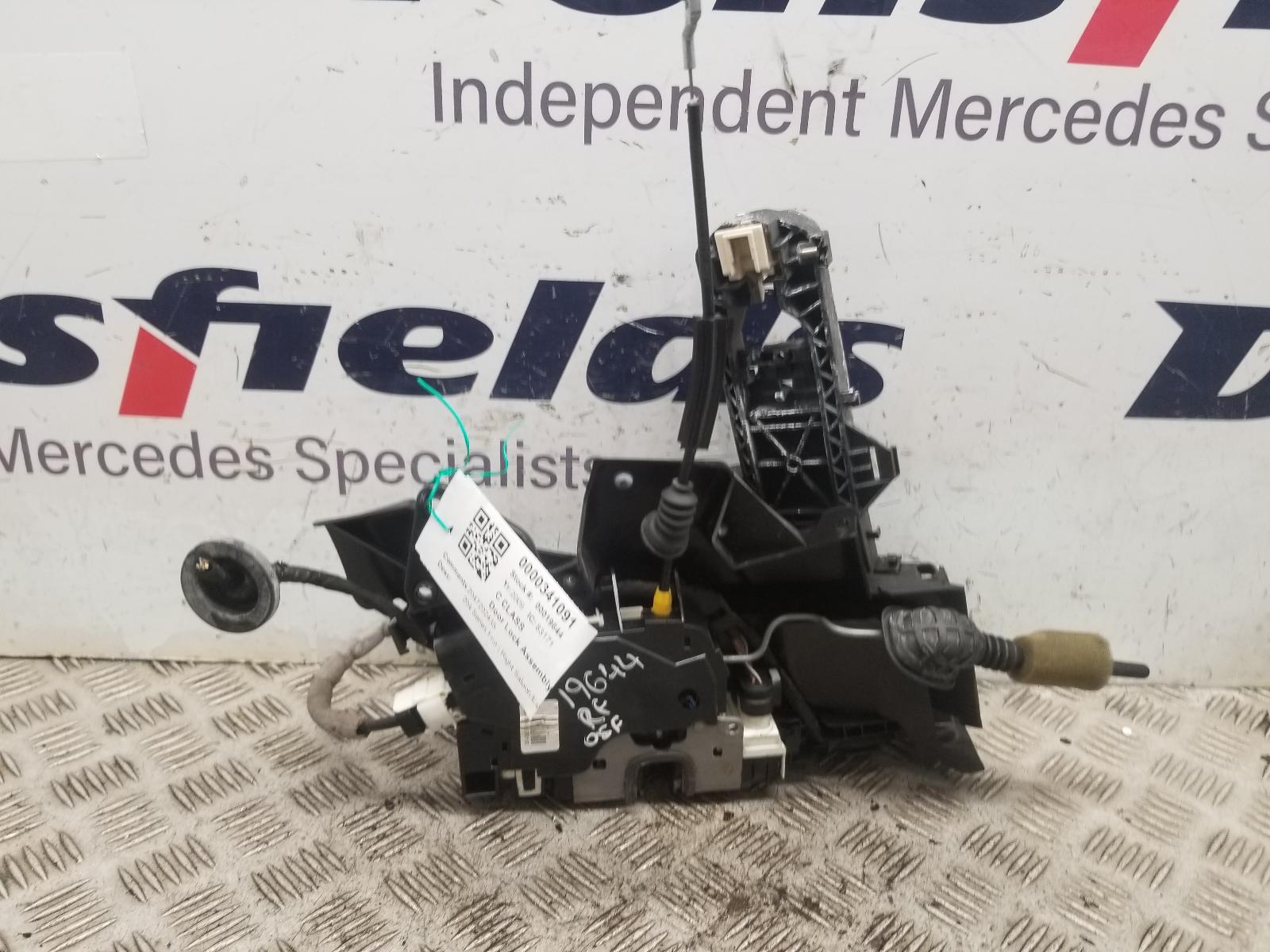View Auto part Door Lock Assembly Mercedes C Class 2009