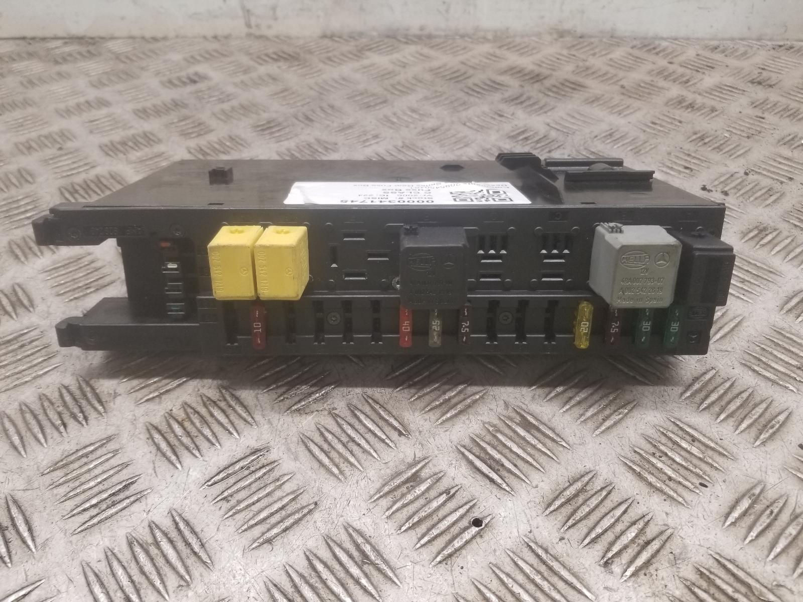 View Auto part Fuse Box Mercedes C Class 2006