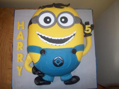 High 5 Minnion Birthday Cake