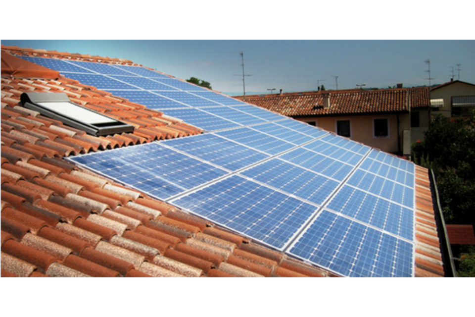 Pannelli Solari Sul Tetto Fanno Male