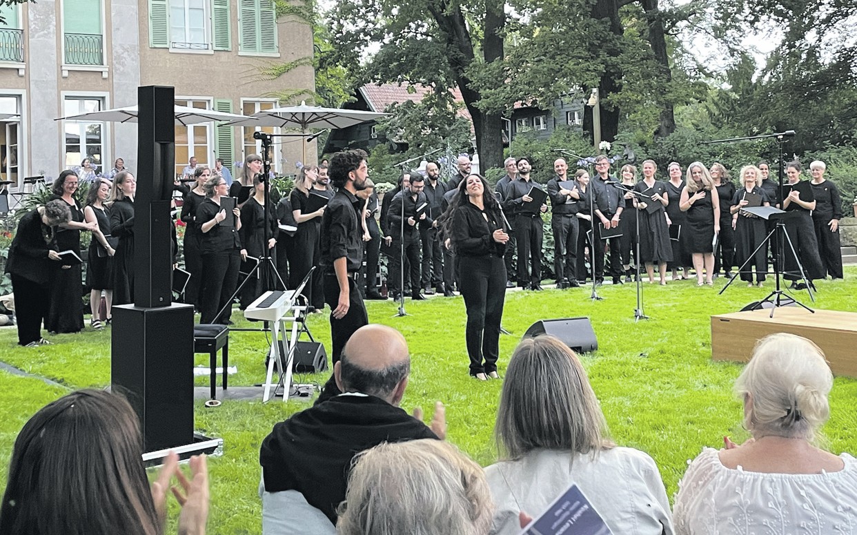 Gefühlvoller Auftritt des Hebräischen Chors Berlin in der Villa Liebermann