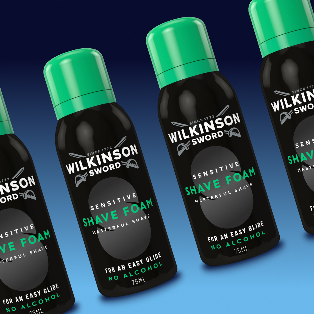 4 stk. Wilkinson Foam dåser på blå baggrund