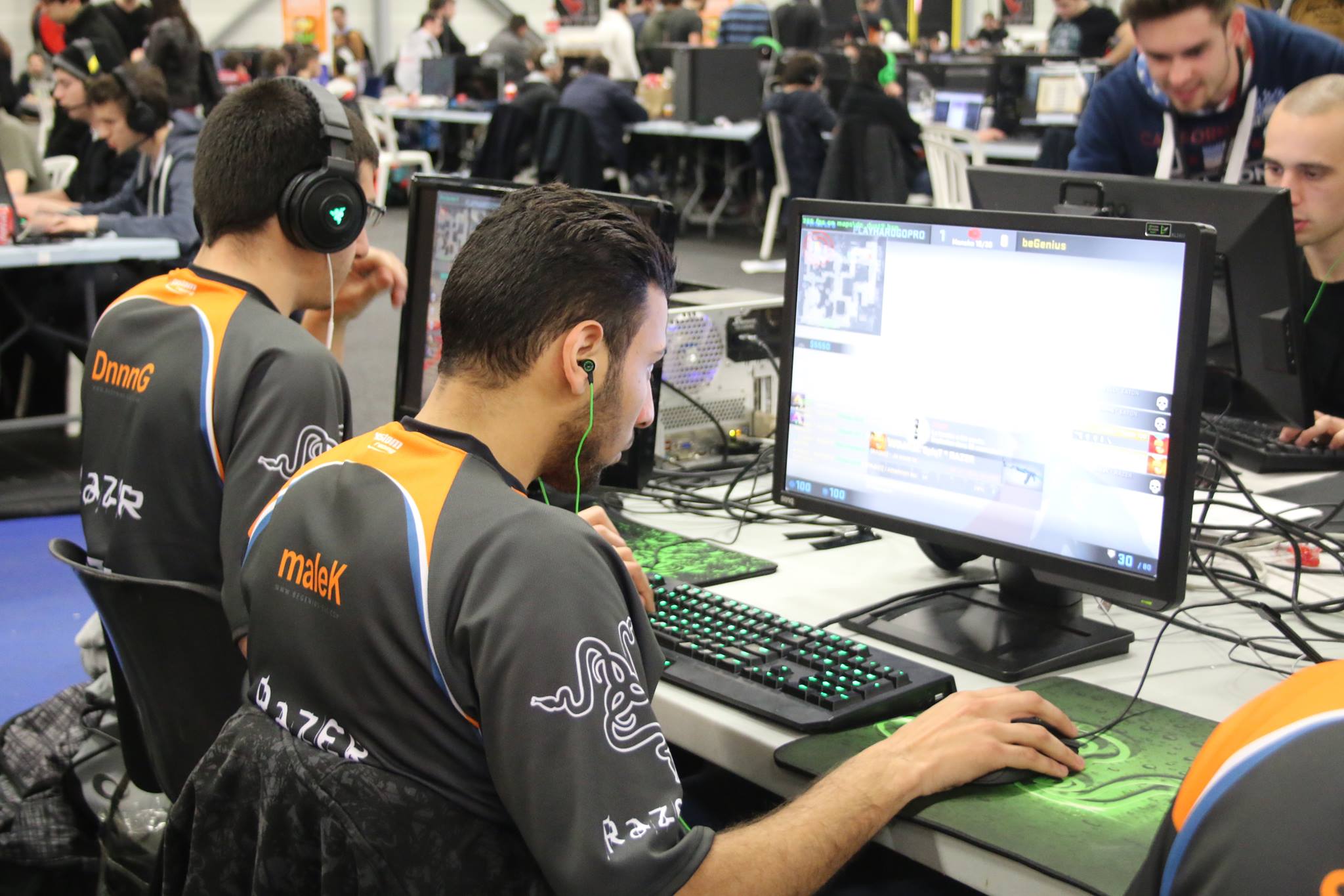 Why do Pro players wear earbuds with headsets? r/GlobalOffensive