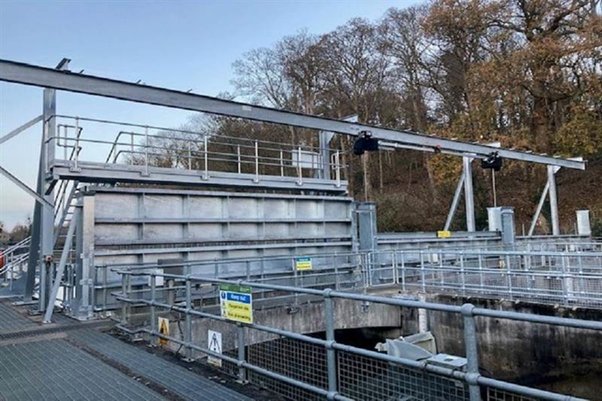 Photograph of Taplow gantry