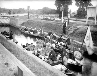 photograph taken in 1860 to 1922 of Bell weir