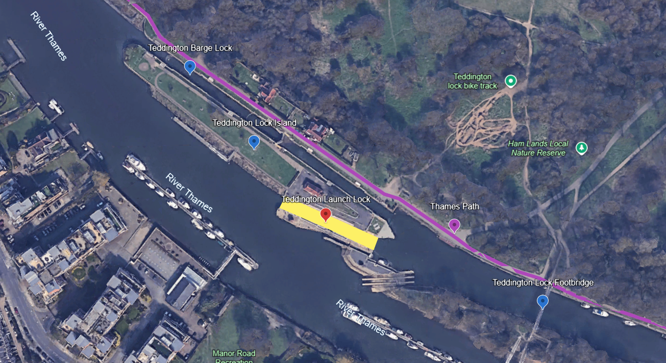 map image showing the location of Teddinton Launch Lock. It is next to the main river channel, at the upstream end of the lock island