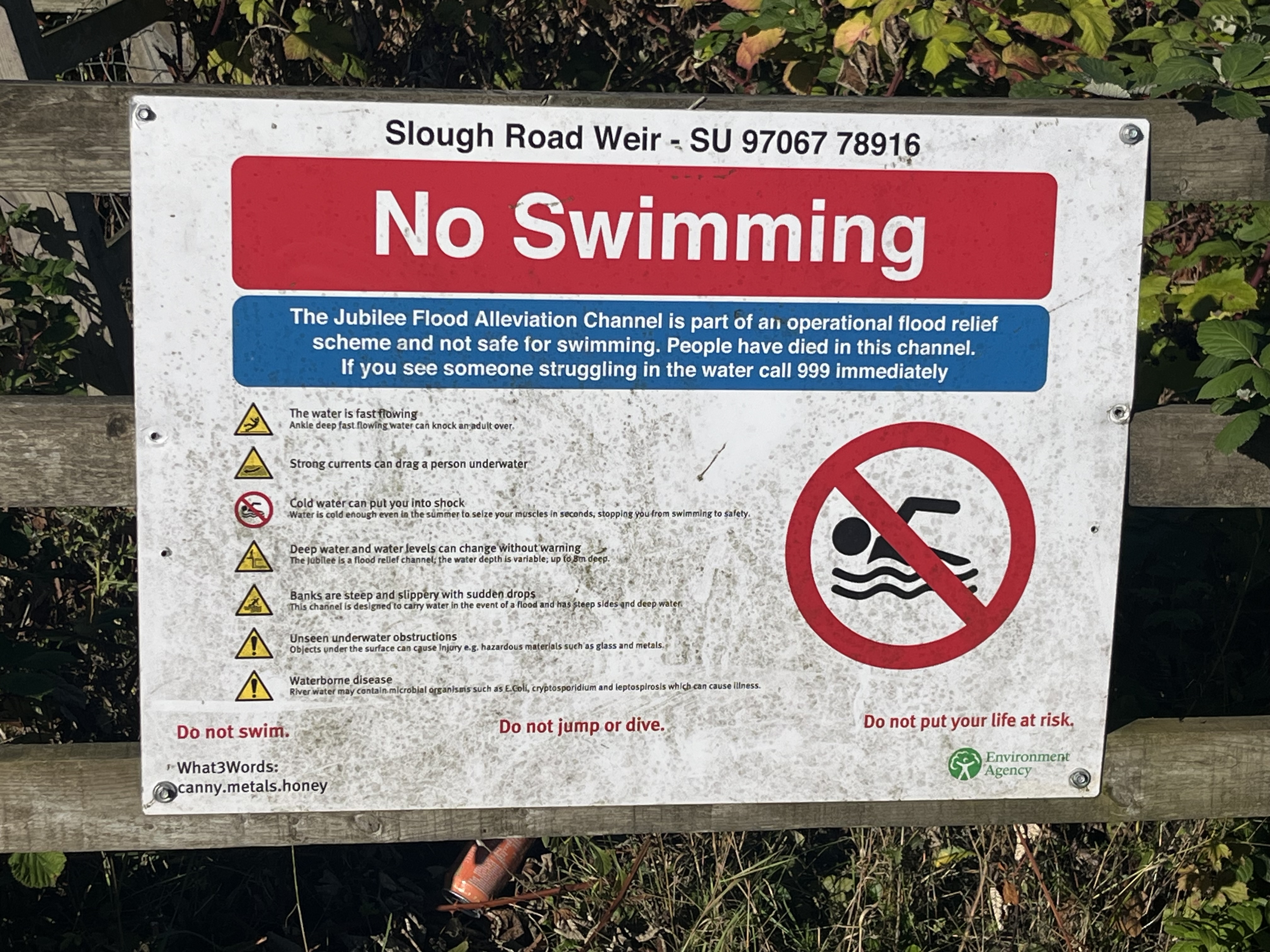 Photo of No Swimming sign at Slough Road weir on the Jubilee