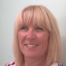 Aelod o'r tîm, Tracey Thomas