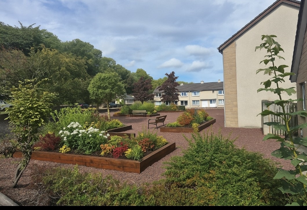 option 4 - raised beds, seating and surrounding path