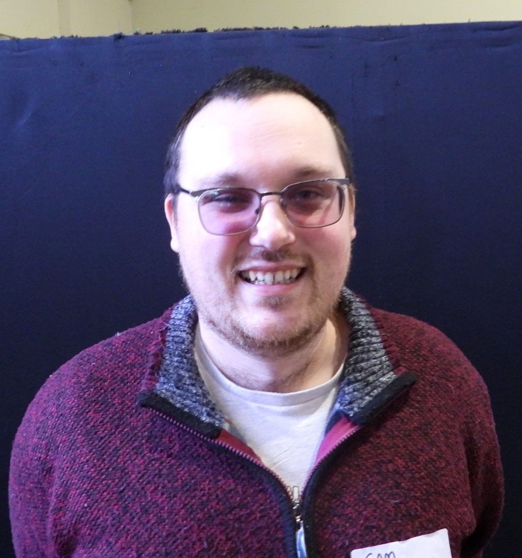 Aelod o'r tîm, Sam Grainger, o Gwm