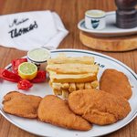 وجبة دجاج بانيه  ميزون توماس restaurant 