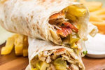 ساندوتش سوري شاورما دجاج  بيتزا الملك بنها restaurant 