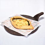 فطيرة سبانخ بالموتزاريلا  ابن الشام restaurant 