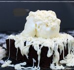 براونيز شوكولاتة بيضاء  شوكلت شوت restaurant 