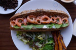 ساندوتش سلمون مدخن  قهوة restaurant 