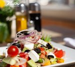 سلطة يونانية  Breeze restaurant 