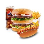 دبل هاردي بيف كومبو زائد ساندويتش هوت دوج  هارديز restaurant 