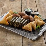 طبق المقبلات الساخنة (للمشاركة)  دجاج تكا restaurant 