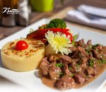 طبق  ستروجانوف اللحم  Breeze restaurant 
