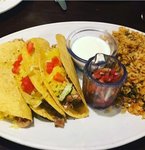 كاساديا بالدجاج  لوسيلز restaurant 