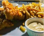 طبق  سمك و شيبس  Breeze restaurant 