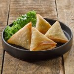 سمبوسك جبنة  دجاج تكا restaurant 