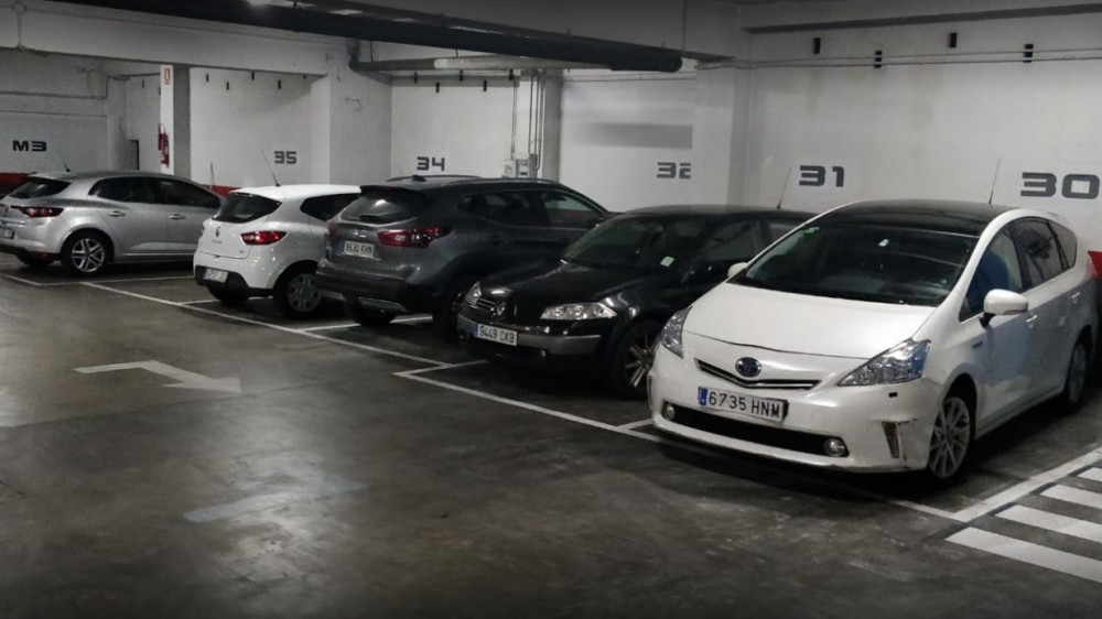 Parking Muntaner Tavern 