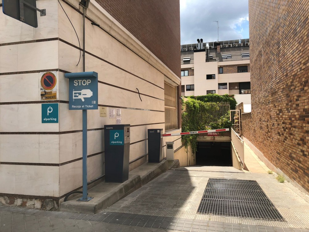 Parking Los Nogales Reina Victoria