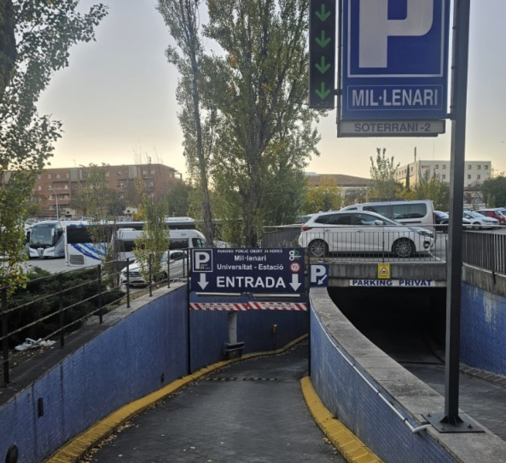 Mil Lenari Universitat Estació