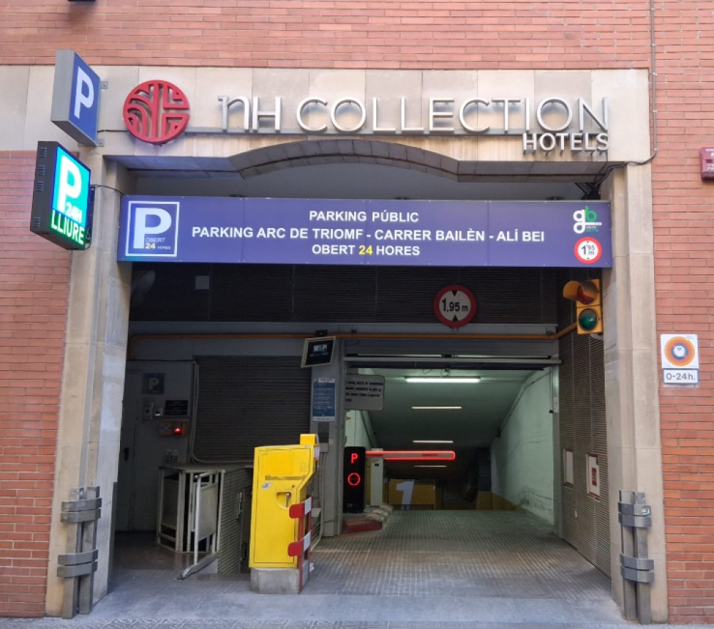 Arc de Triomf - Carrer Bailèn Alí Bei