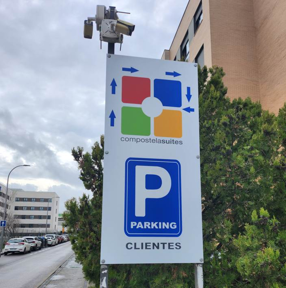 Parking Compostela Suites