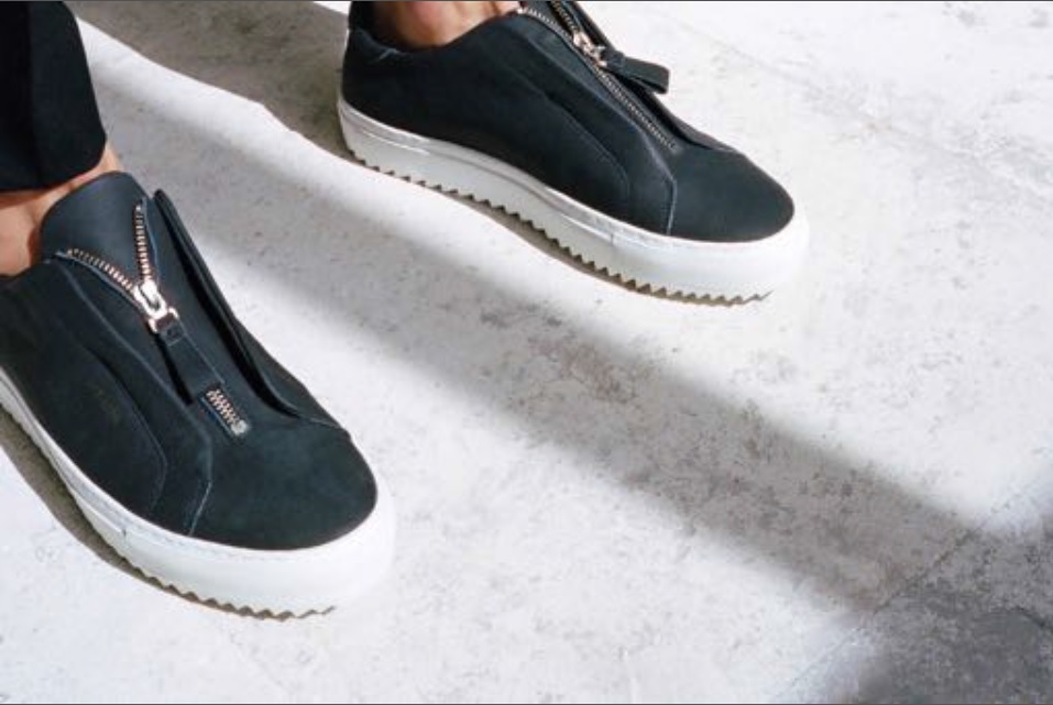 axel arigato slip on