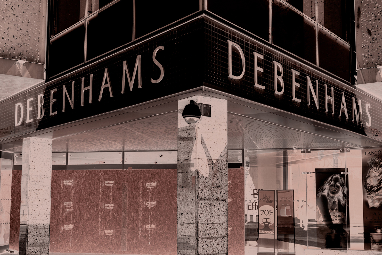 Arcadia and Debenhams leave holes in the high street - Vimarsana News