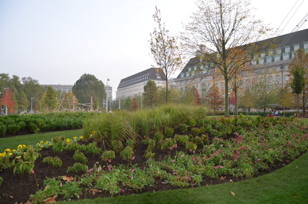 Queen opens London’s Jubilee Gardens after £5m redesign