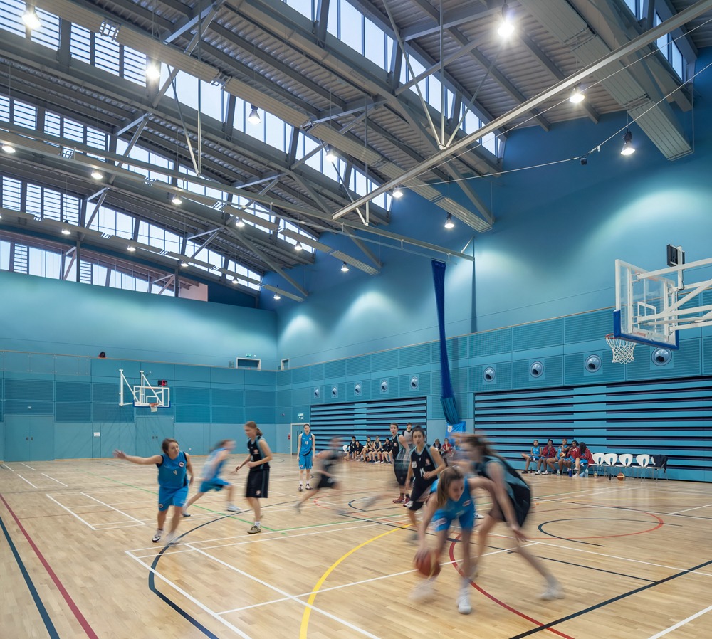 Building study University of Cambridge Sports Centre by Arup Associates