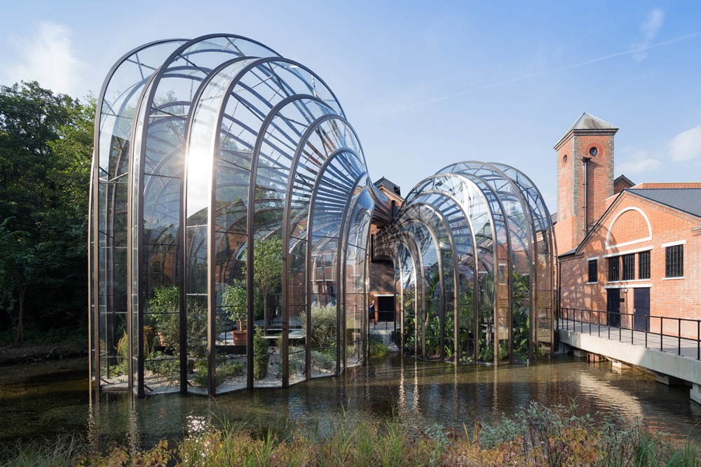 Gin ﬁzz Bombay Sapphire Distillery by Heatherwick Studio