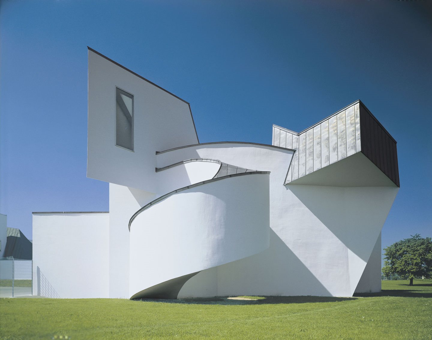 THE VITRA CAMPUS 建築デザイン First look at Herzog & de Meuron's Vitra campus addition