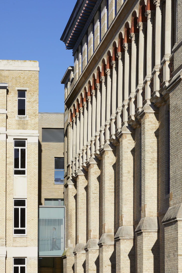a layering of history stanton williams cambridge business school extension