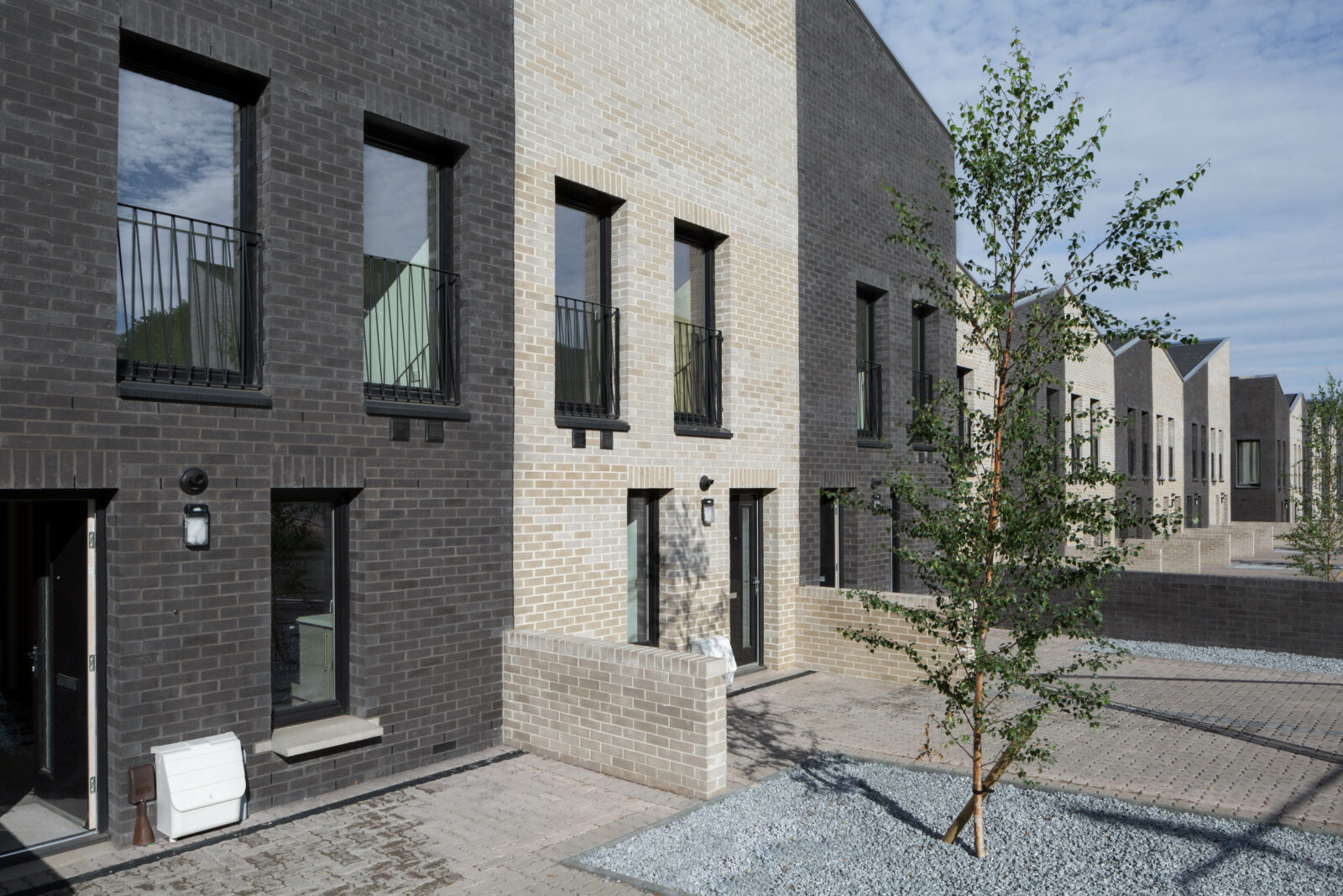 Expressive terrace McGinlay Bell completes Maryhill Locks Housing in