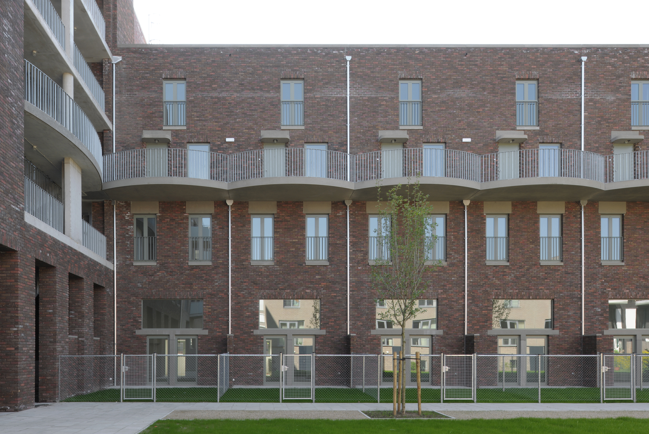 Stephen Taylor Architects completes Antwerp dockside ...